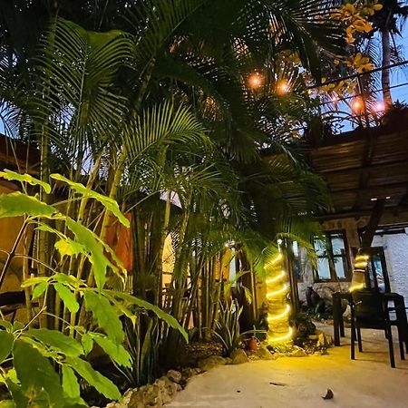 Hotel B&B - 5Th Avenue Playa del Carmen Exterior foto The interior of the restaurant