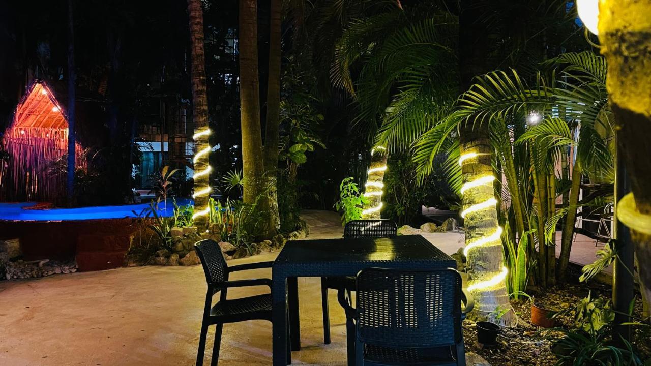 Hotel B&B - 5Th Avenue Playa del Carmen Exterior foto The pool at the hotel