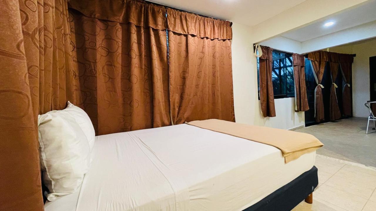 Hotel B&B - 5Th Avenue Playa del Carmen Exterior foto A bedroom in a hotel