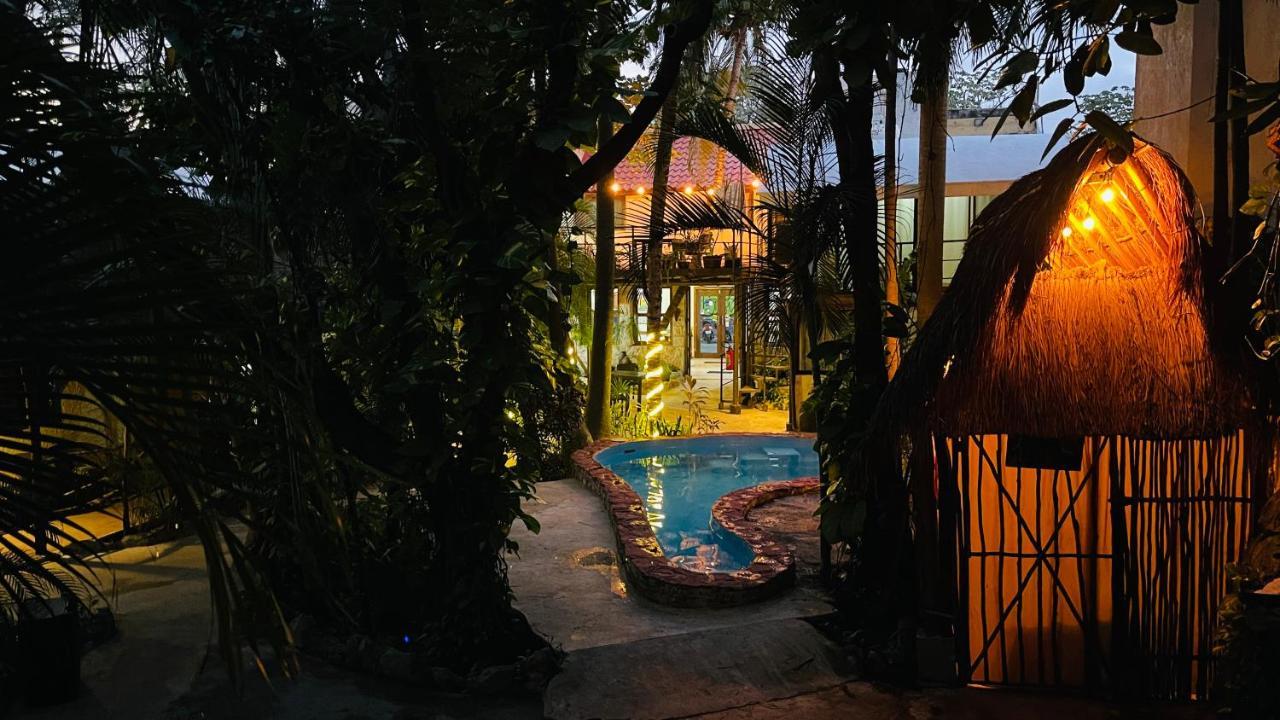 Hotel B&B - 5Th Avenue Playa del Carmen Exterior foto The swimming pool at the hotel