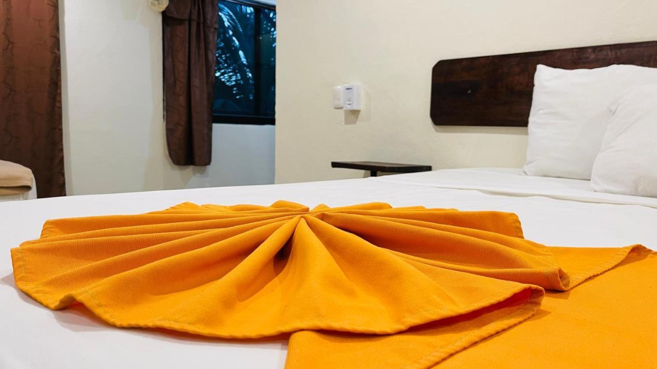 Hotel B&B - 5Th Avenue Playa del Carmen Exterior foto A bed with a duvet cover